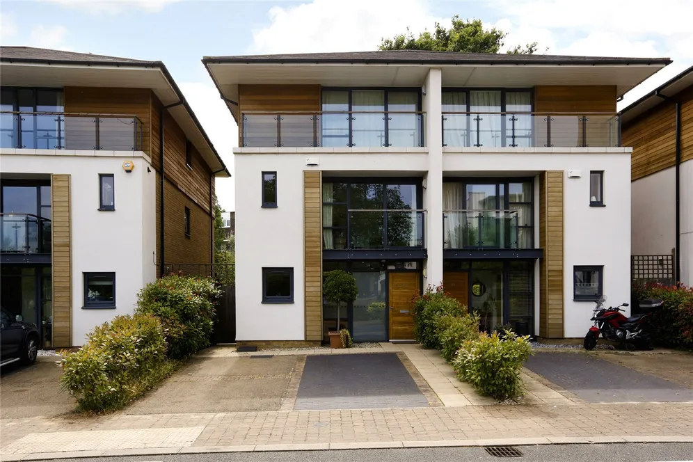 Whitelands Crescent, LONDON, SW18 photo 20