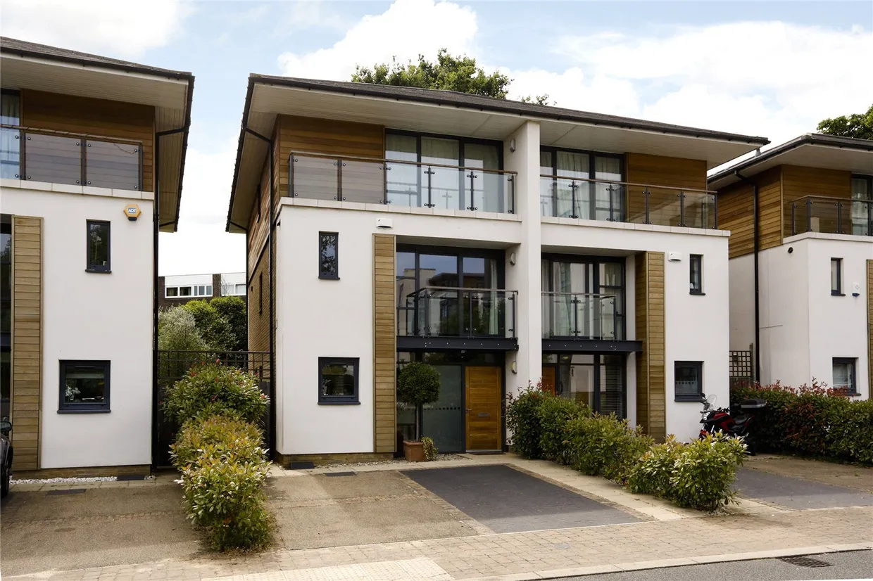Whitelands Crescent, LONDON, SW18 photo 21