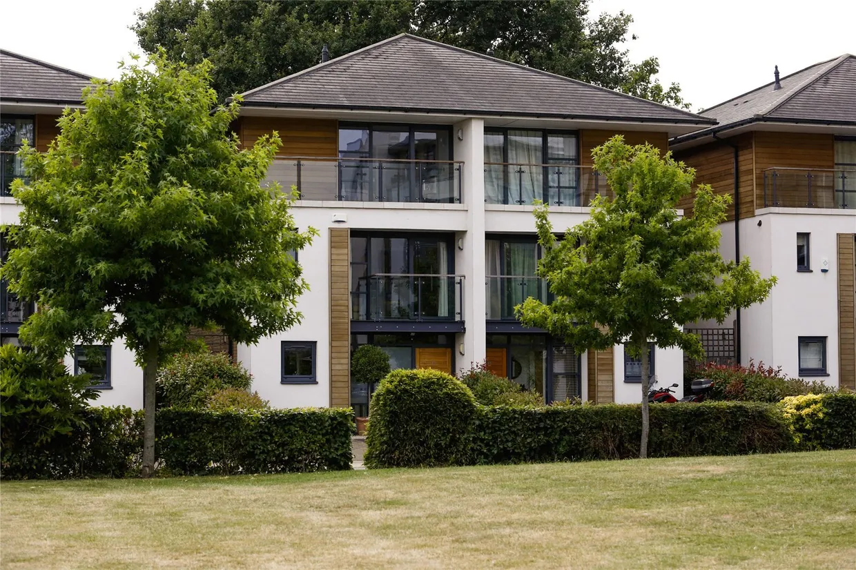 Whitelands Crescent, LONDON, SW18 photo 22