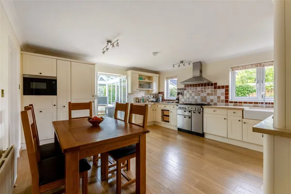 Petersfield Road, Midhurst, GU29 photo 2