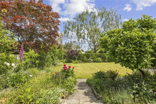 Petersfield Road, Midhurst, GU29 photo 4