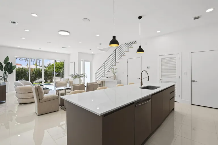 1807 NE 13th St, Fort Lauderdale, FL 33304