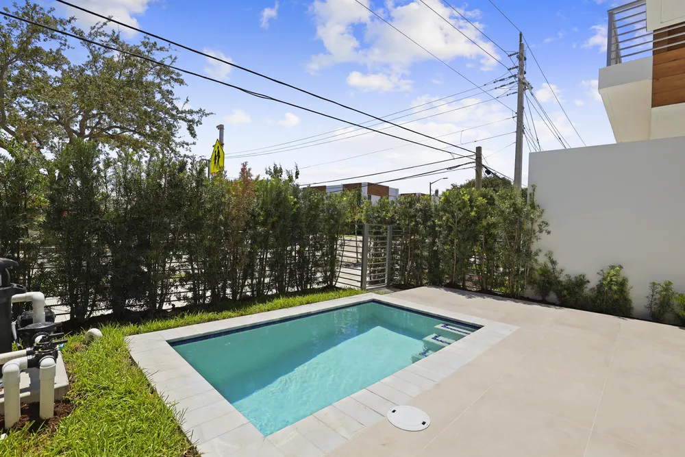 1807 NE 13th St, Fort Lauderdale, FL 33304