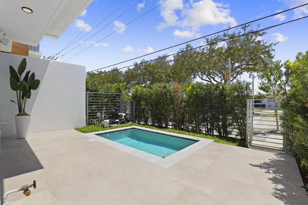1807 NE 13th St, Fort Lauderdale, FL 33304