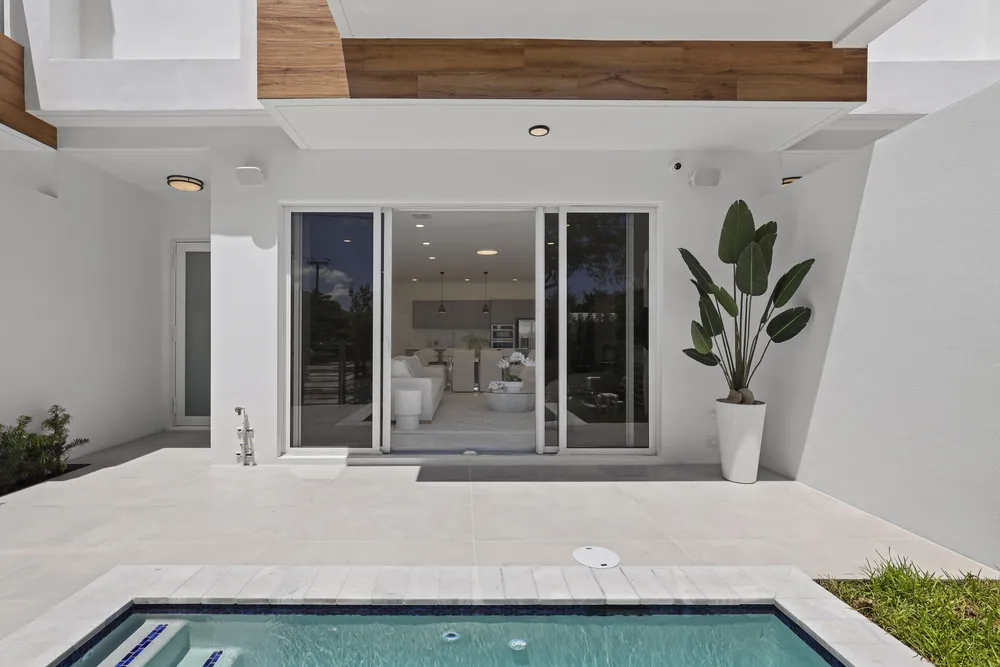 1807 NE 13th St, Fort Lauderdale, FL 33304