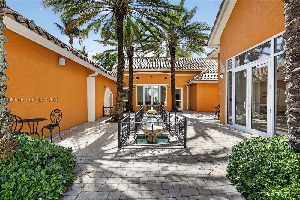 3330 NE 190th St, Aventura, FL 33180