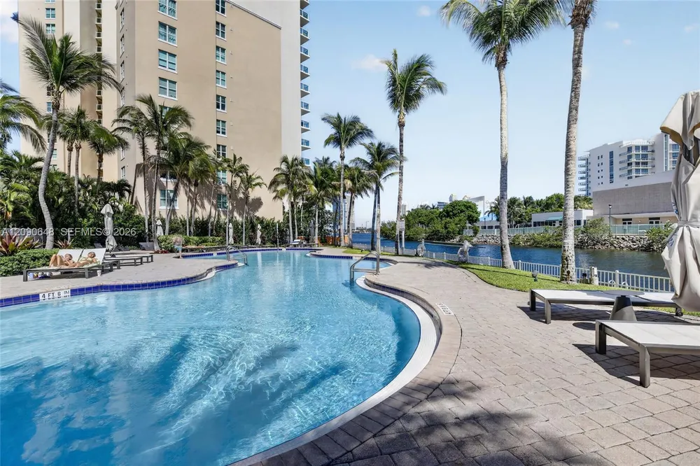 3330 NE 190th St, Aventura, FL 33180