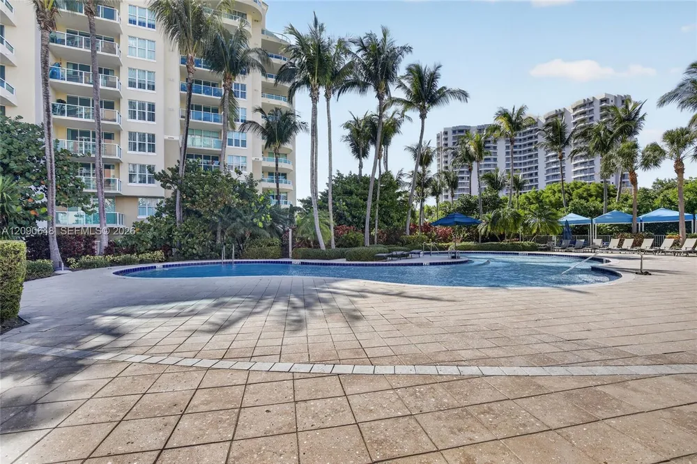 3330 NE 190th St, Aventura, FL 33180