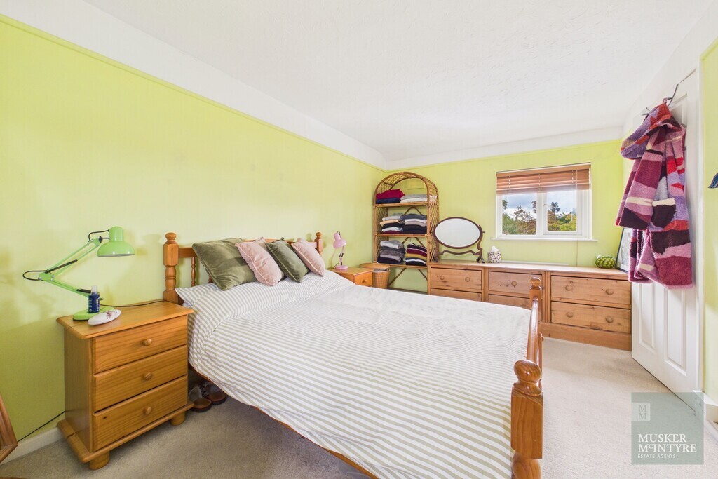 Queensway, Earsham Image 11