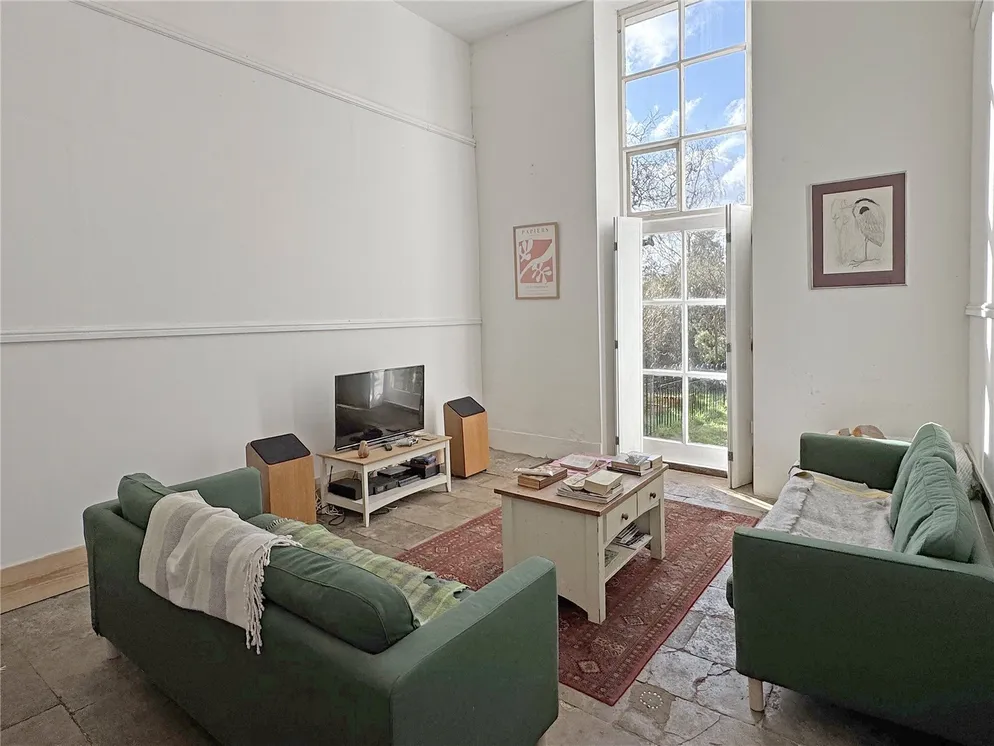 Property carousel item 4