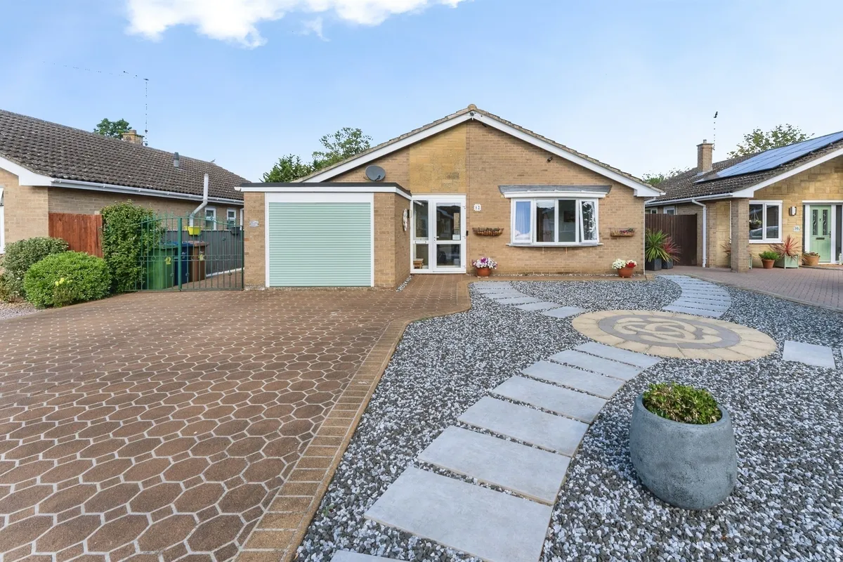 Elwyndene Road, March