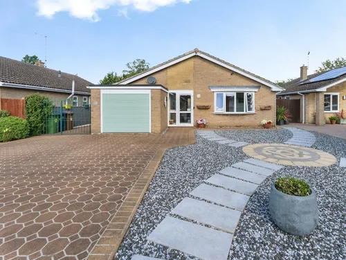 Elwyndene Road, Marchphoto