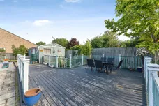 Elwyndene Road, March
