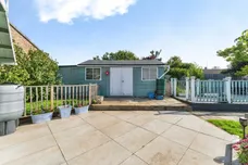 Elwyndene Road, March