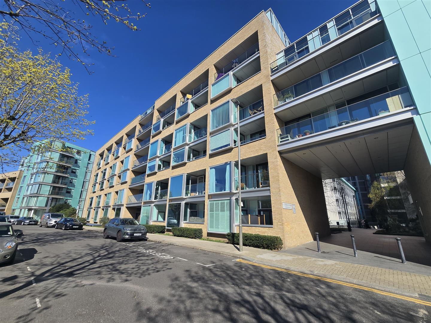 Lux Apartment - NO HMO/SHARERS Image 2