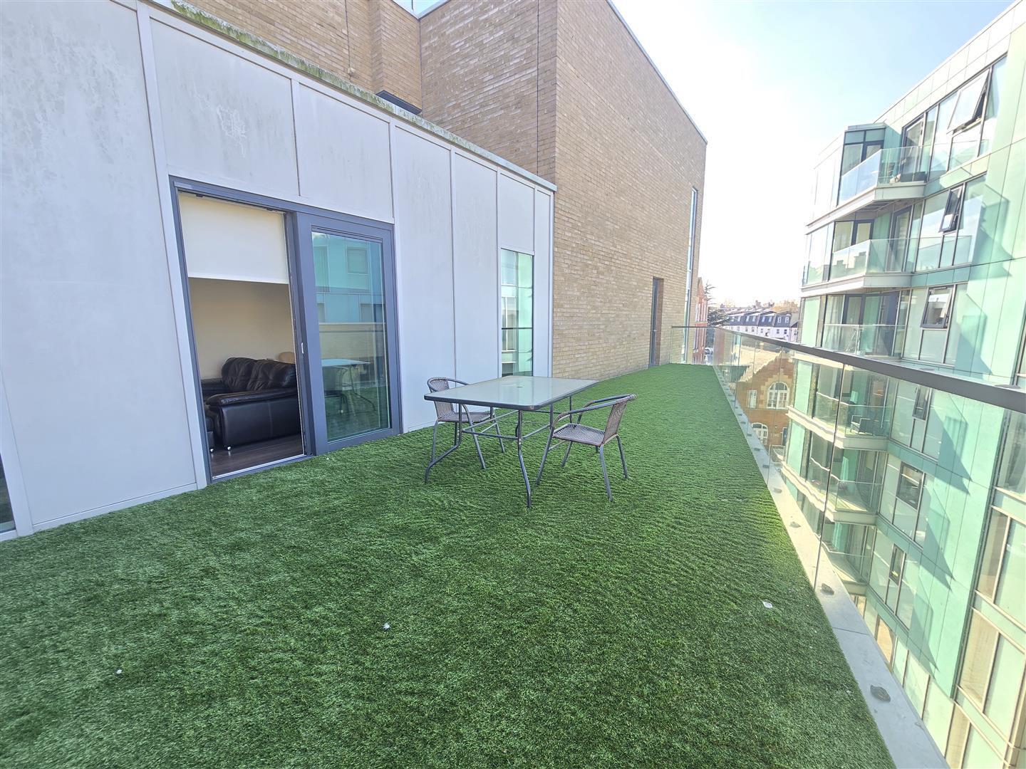 Lux Apartment - NO HMO/SHARERS Image 4