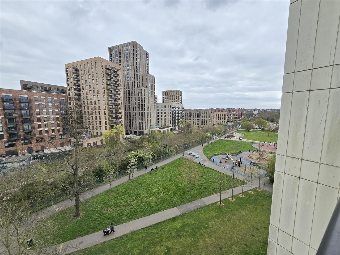 Lux Apartment - NO HMO/SHARERS Image 5