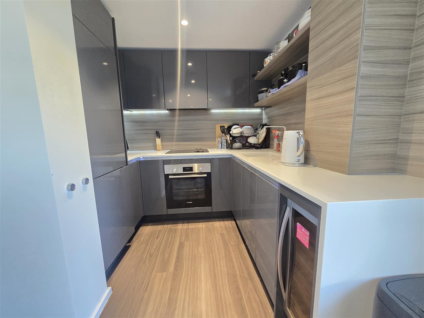 Lux Apartment - NO HMO/SHARERS Image 7