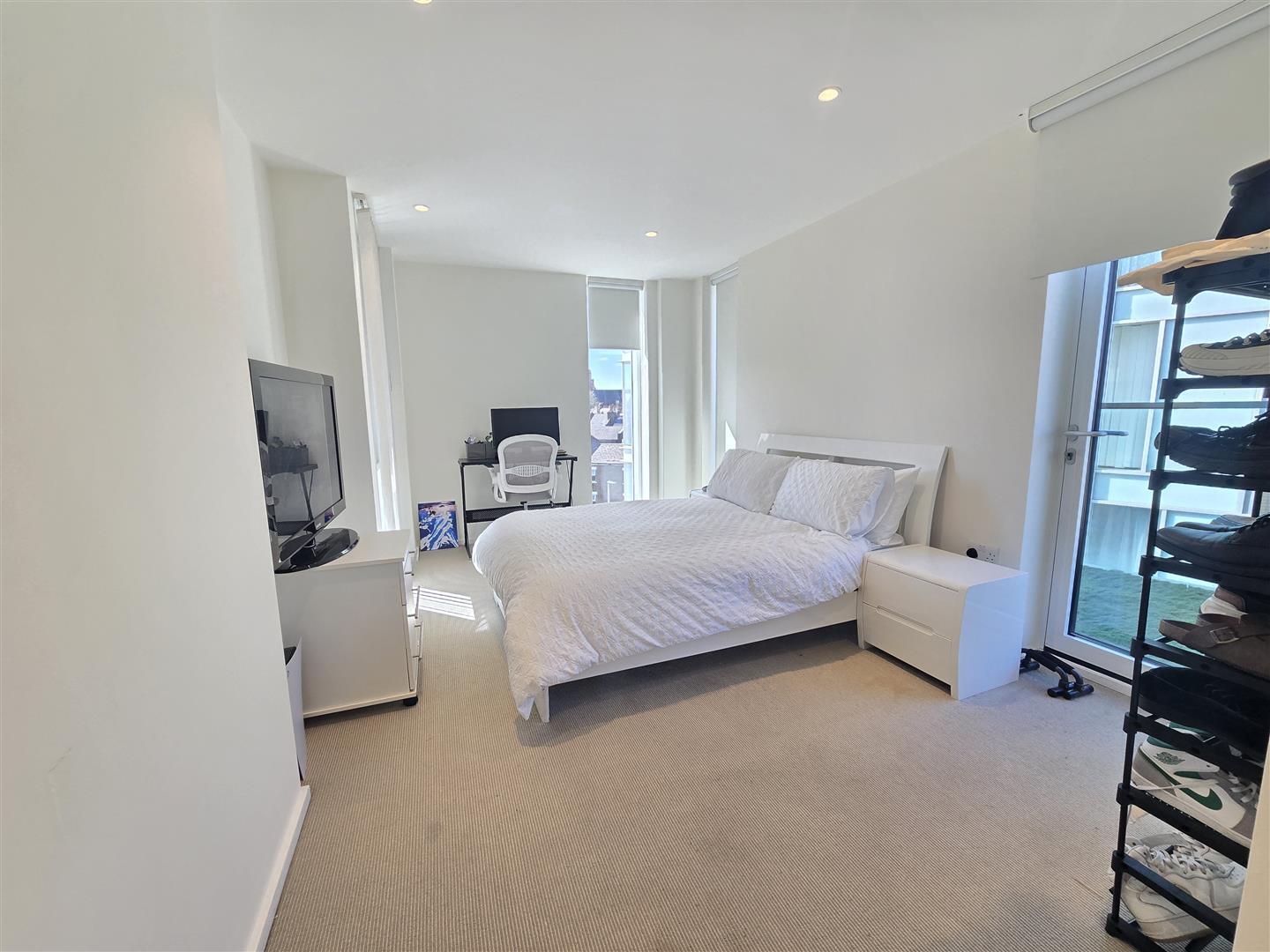 Lux Apartment - NO HMO/SHARERS Image 12