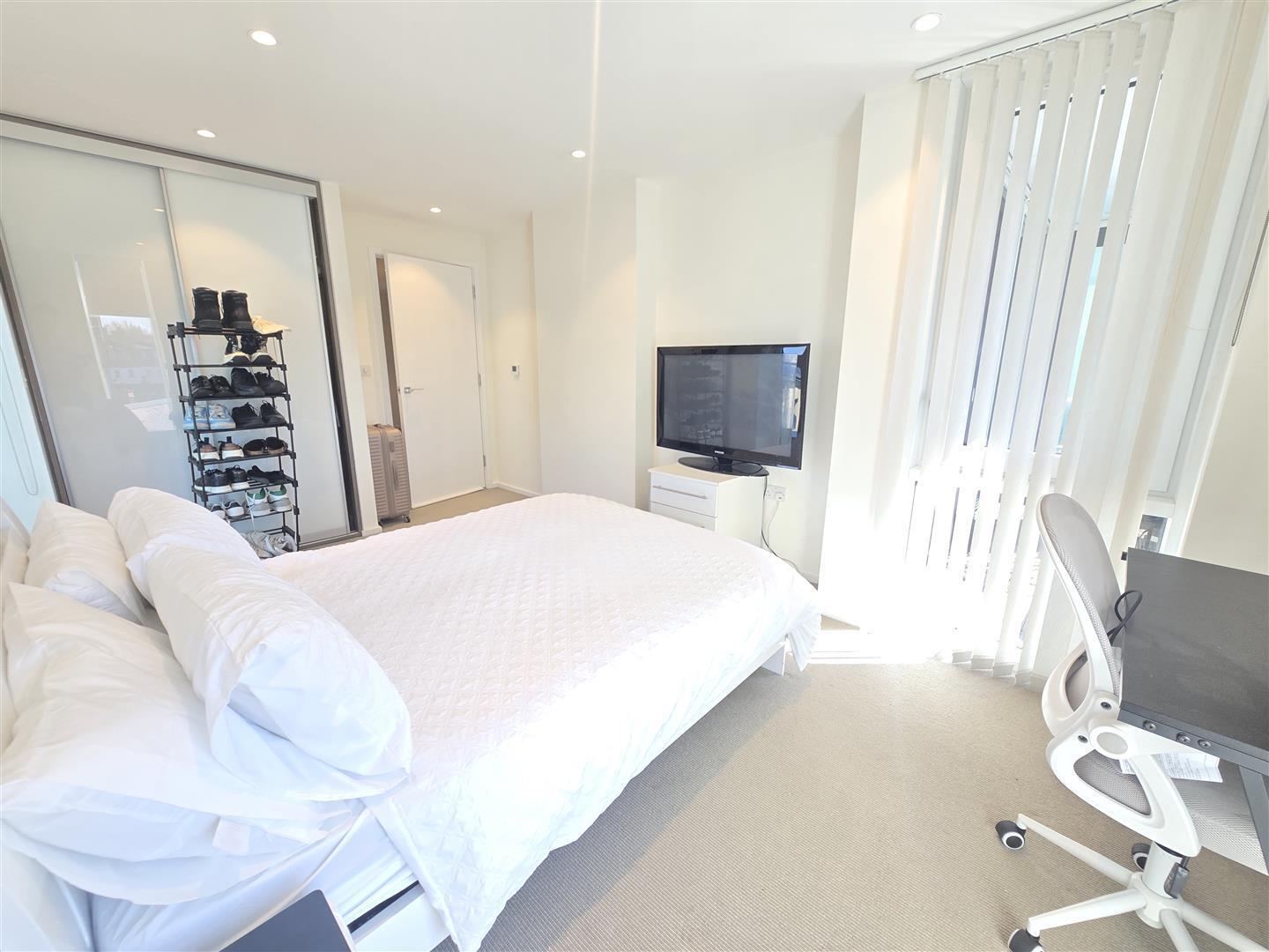 Lux Apartment - NO HMO/SHARERS Image 13