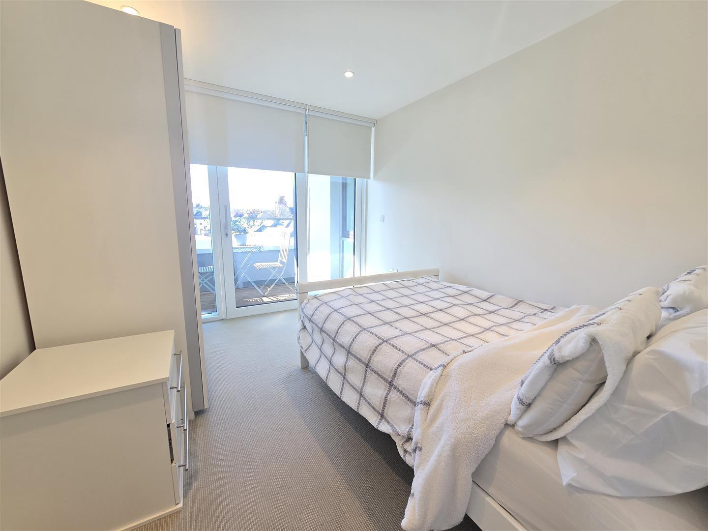Lux Apartment - NO HMO/SHARERS Image 14