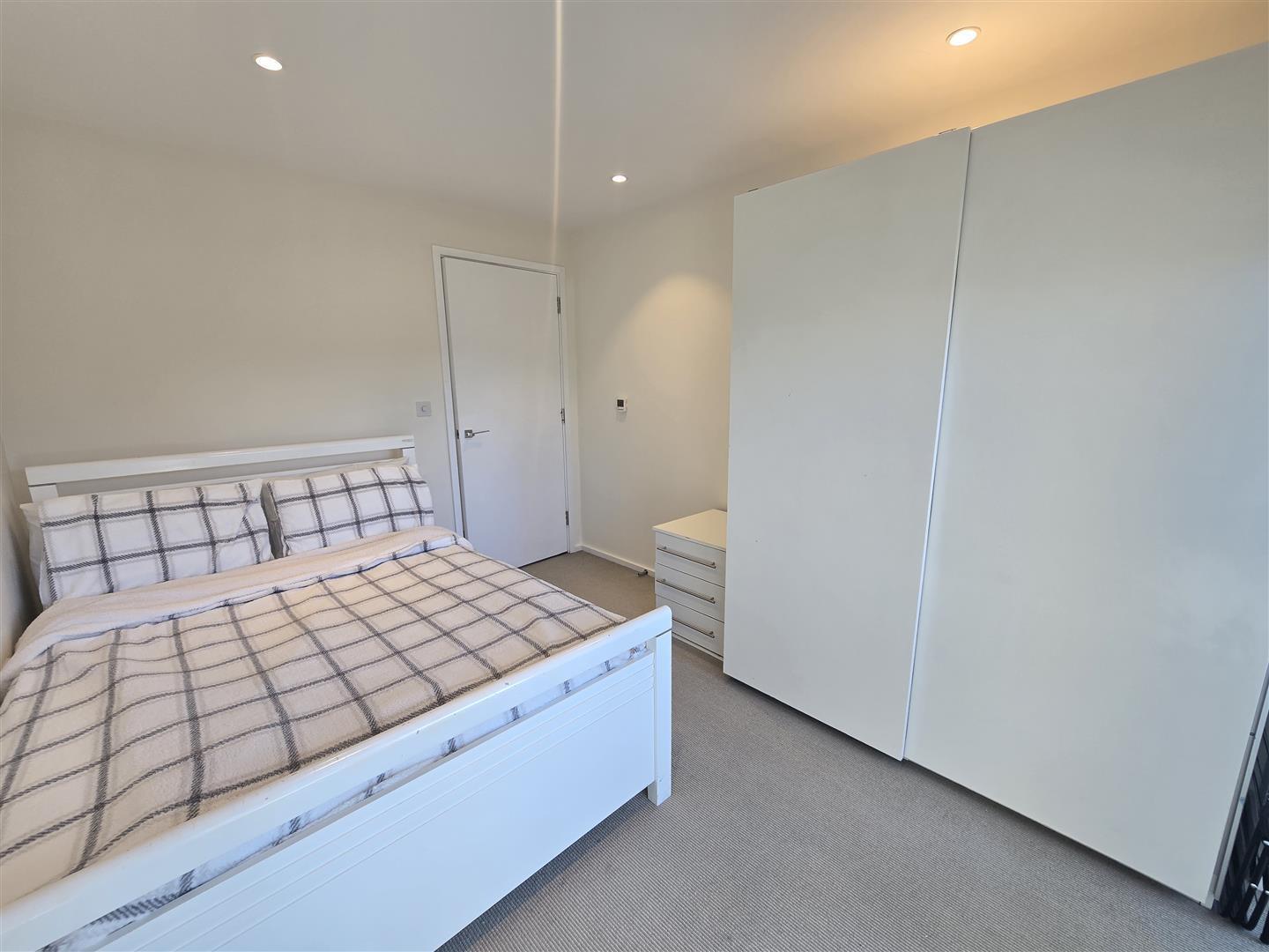 Lux Apartment - NO HMO/SHARERS Image 15