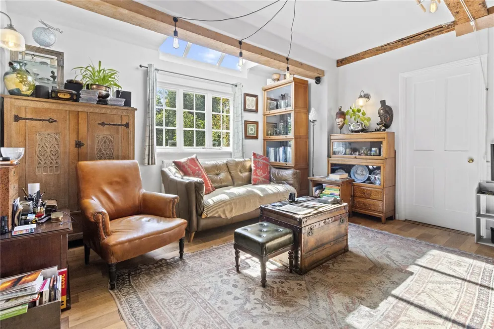 Property carousel item 4
