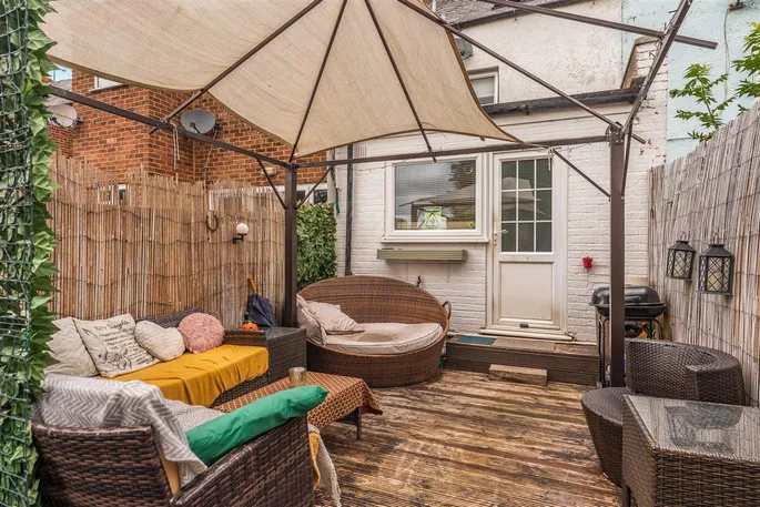 Property carousel image 12