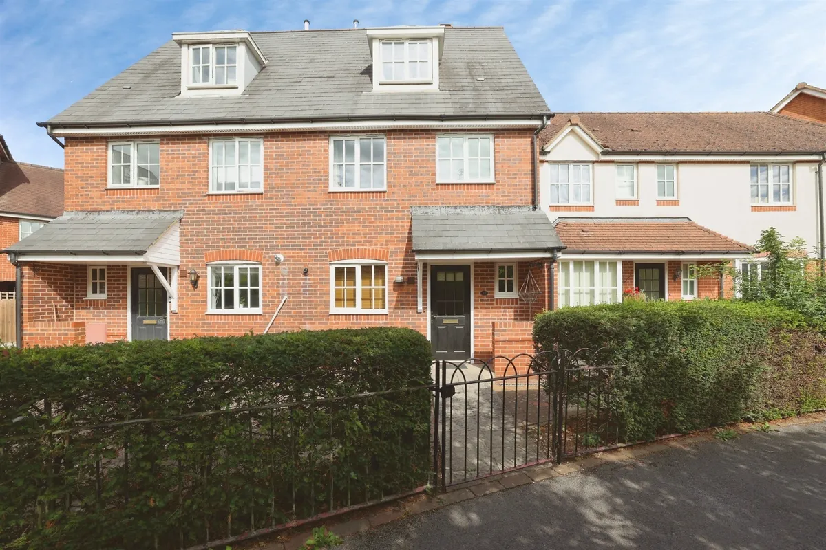 Oaklands Avenue, Amesbury, Salisbury