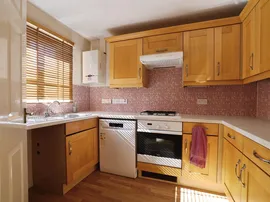 Oaklands Avenue, Amesbury, Salisbury thumb 3