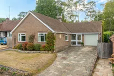 Vale Close, Farnham, GU10 photo 1