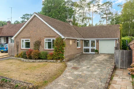 Vale Close, Farnham, GU10