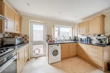 Vale Close, Farnham, GU10 photo 2