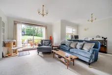 Vale Close, Farnham, GU10 photo 4