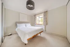 Vale Close, Farnham, GU10 photo 6