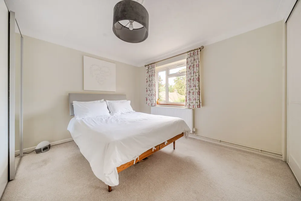 Vale Close, Farnham, GU10 photo 6