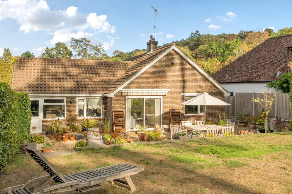 Vale Close, Farnham, GU10 photo 8