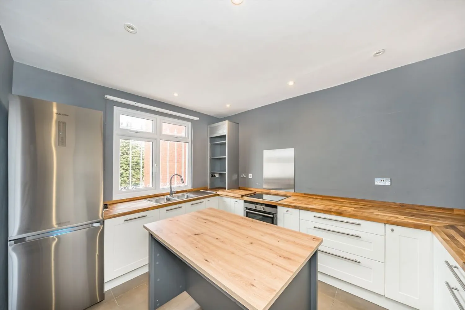 Bridge Road, East Molesey, KT8 photo 2
