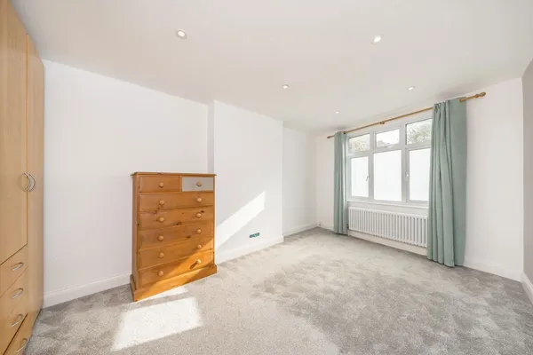 Bridge Road, East Molesey, KT8 photo 3