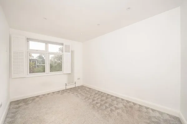 Bridge Road, East Molesey, KT8 photo 4