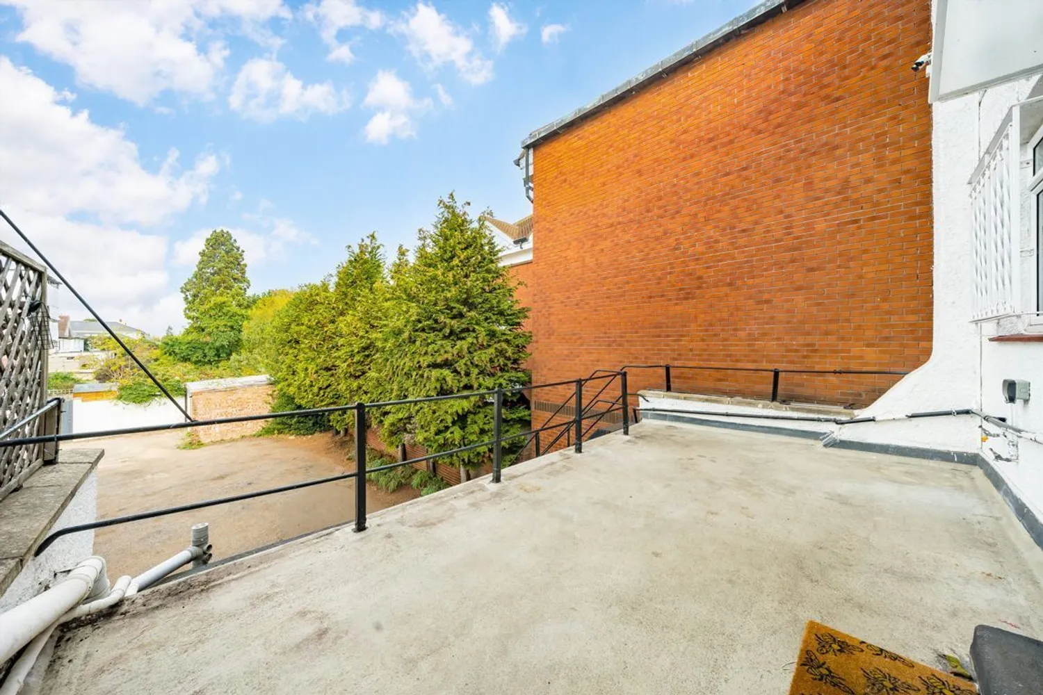 Bridge Road, East Molesey, KT8 photo 6