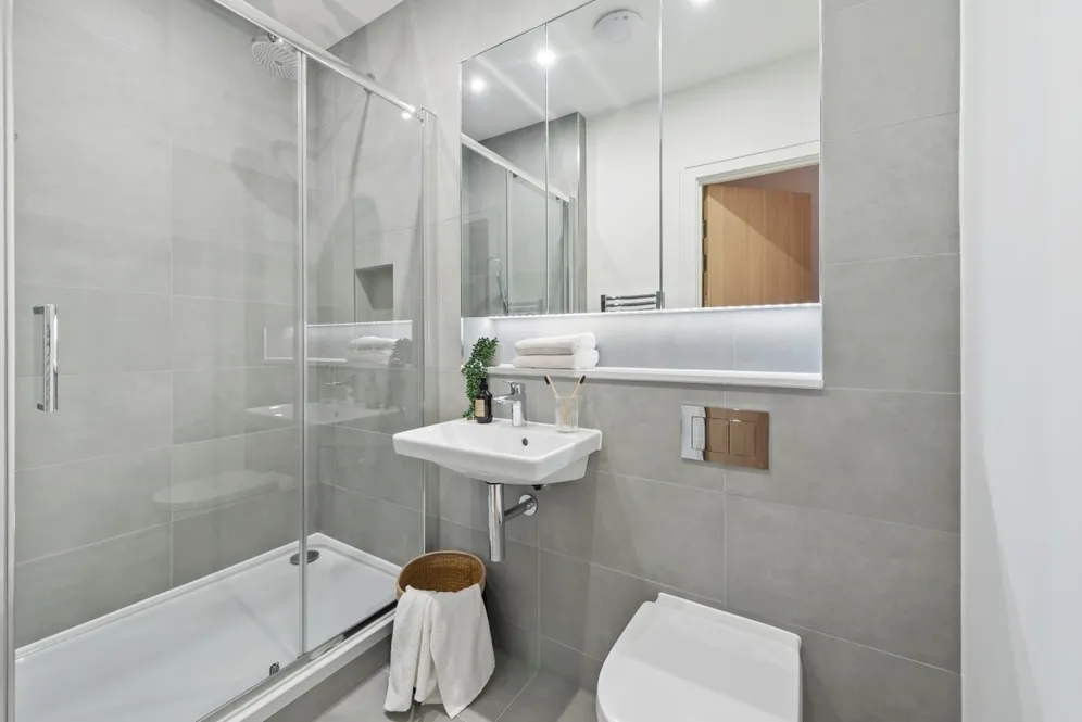 Pyrcroft Road Chertsey KT16 photo 6