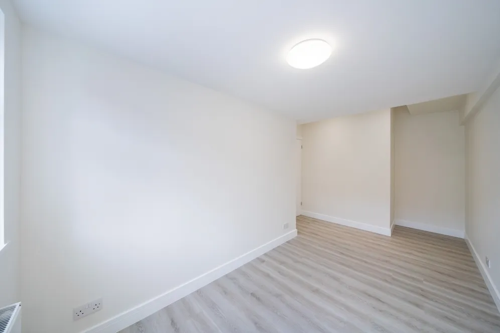 Chestnut Road London SW20 photo 8