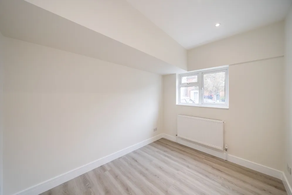 Chestnut Road London SW20 photo 9