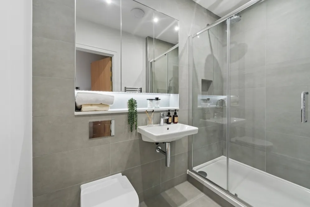 Pyrcroft Road Weybridge KT16 photo 6