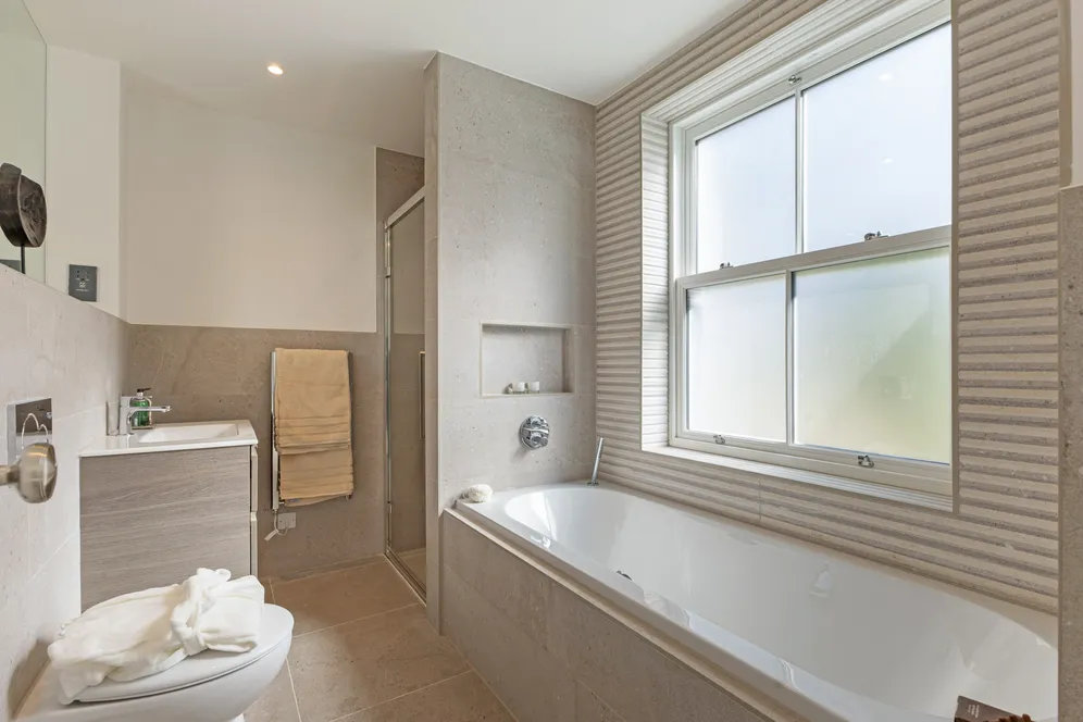 Kingston Hill, Kingston Upon Thames, KT2 photo 14
