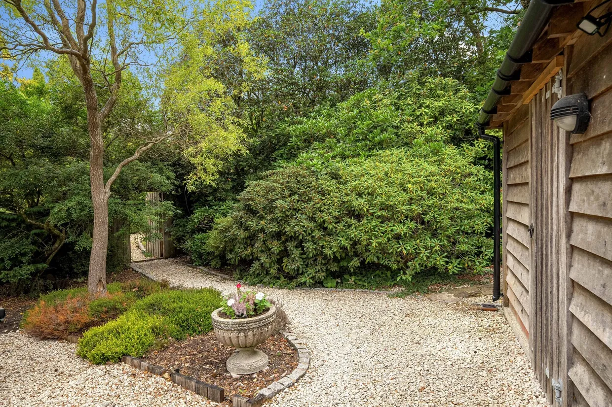 Crosswater Lane, Churt, Farnham, GU10 photo 27