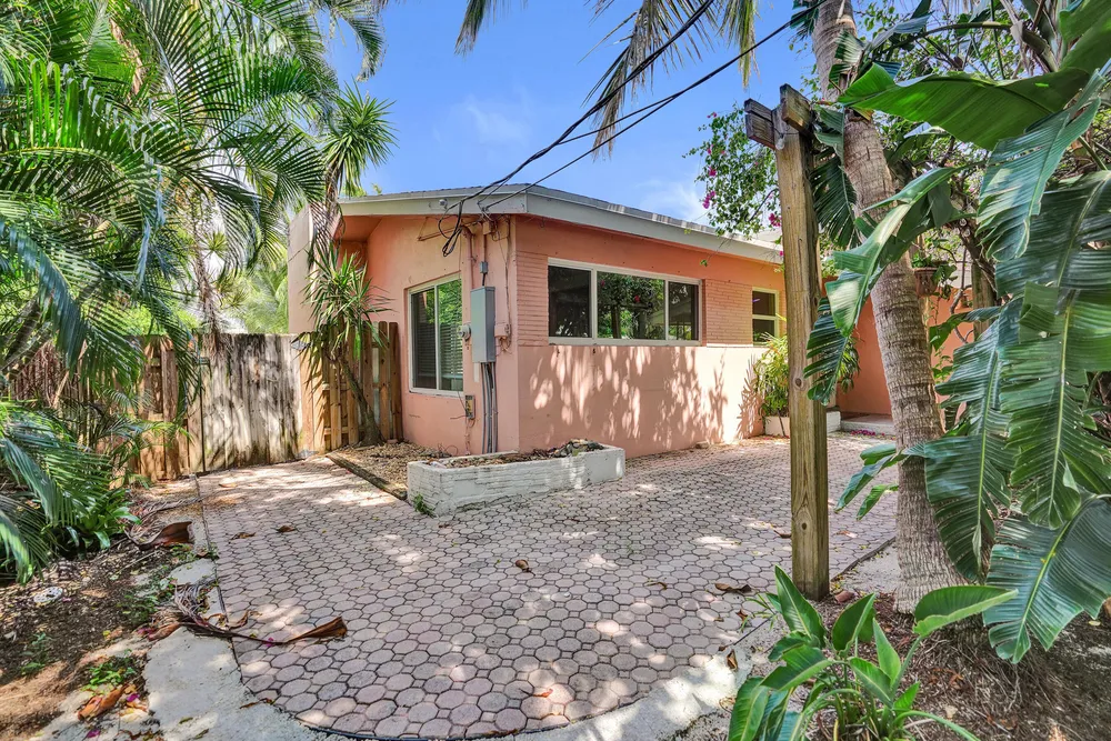 460 SE 18th Ave, Deerfield Beach, FL 33441