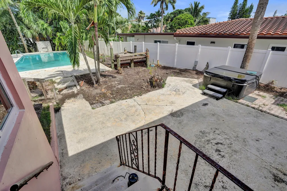 460 SE 18th Ave, Deerfield Beach, FL 33441