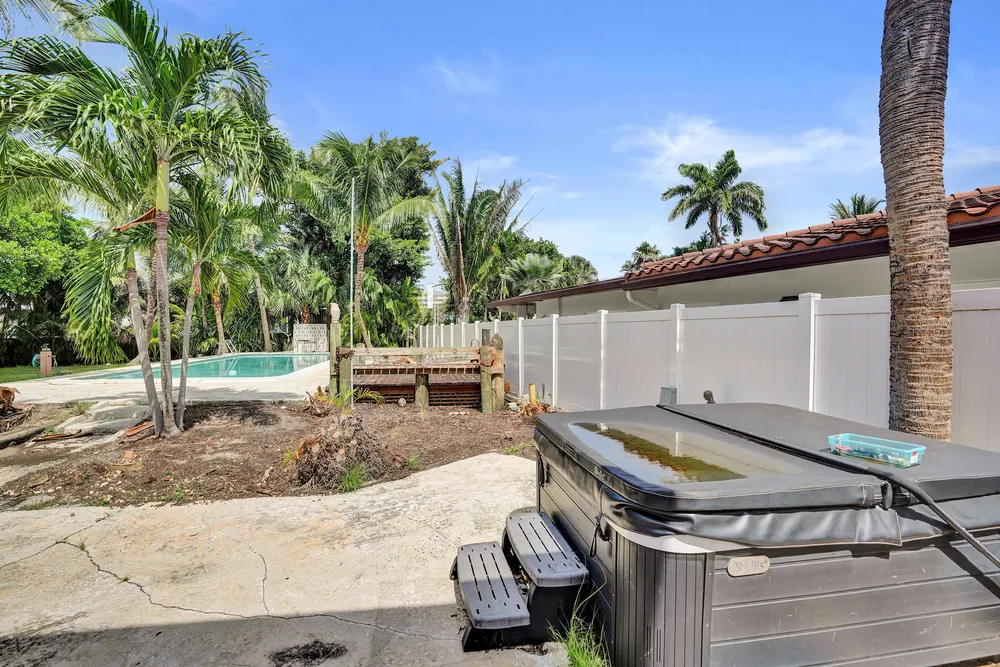 460 SE 18th Ave, Deerfield Beach, FL 33441